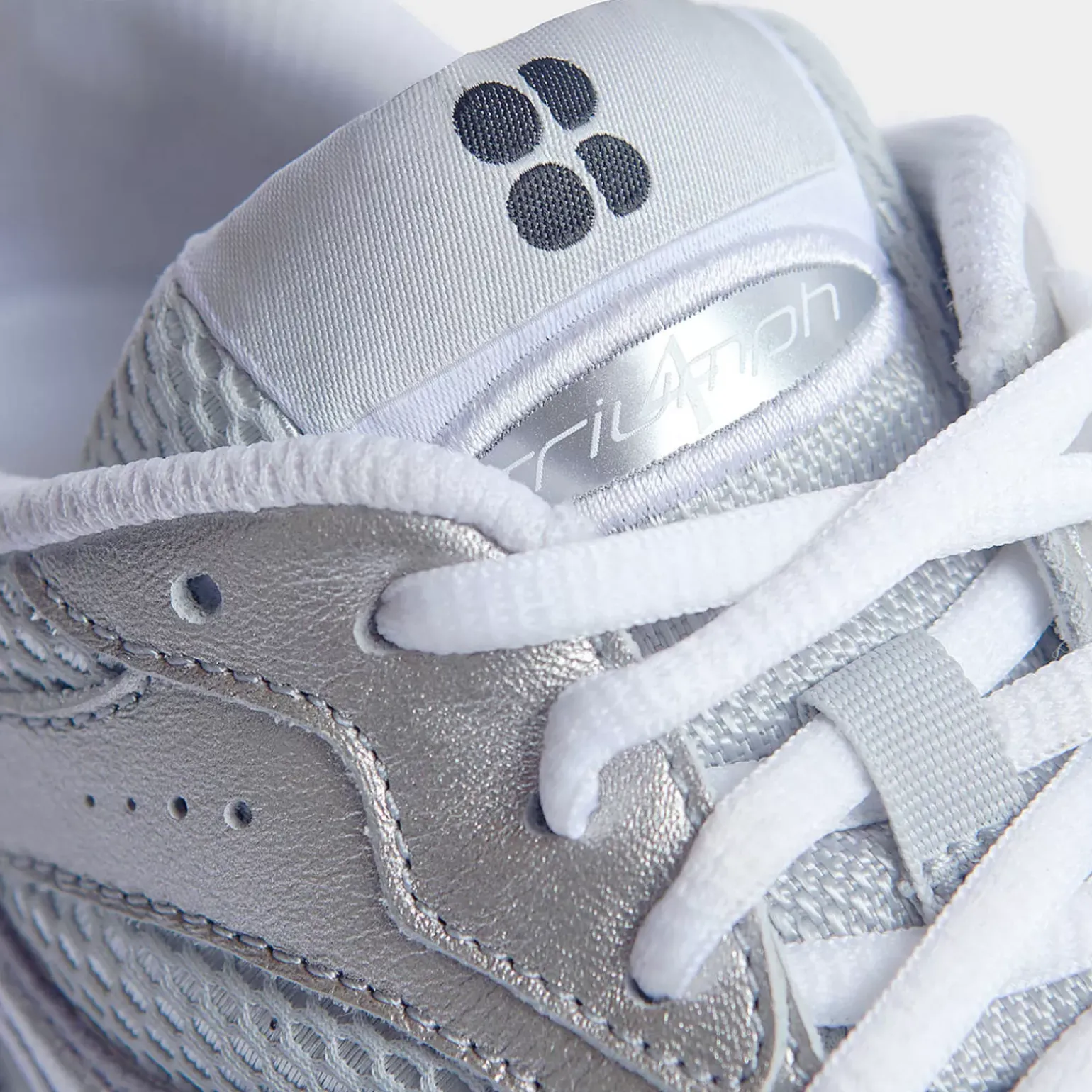 Saucony Sweaty Betty X ProGrid Triumph 4|Donna Lifestyle|Retro Tech
